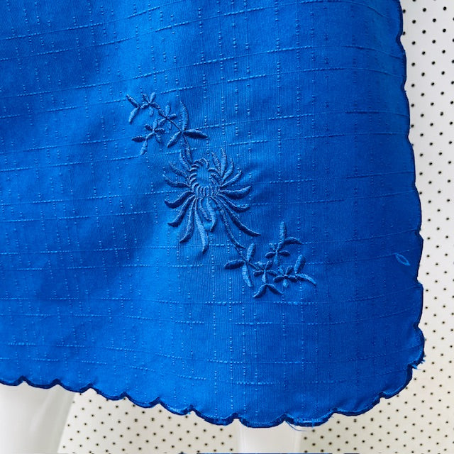 1970s vintage / electric blue permanent pleat midi skirt with embroidery / L (3897210744075933265)