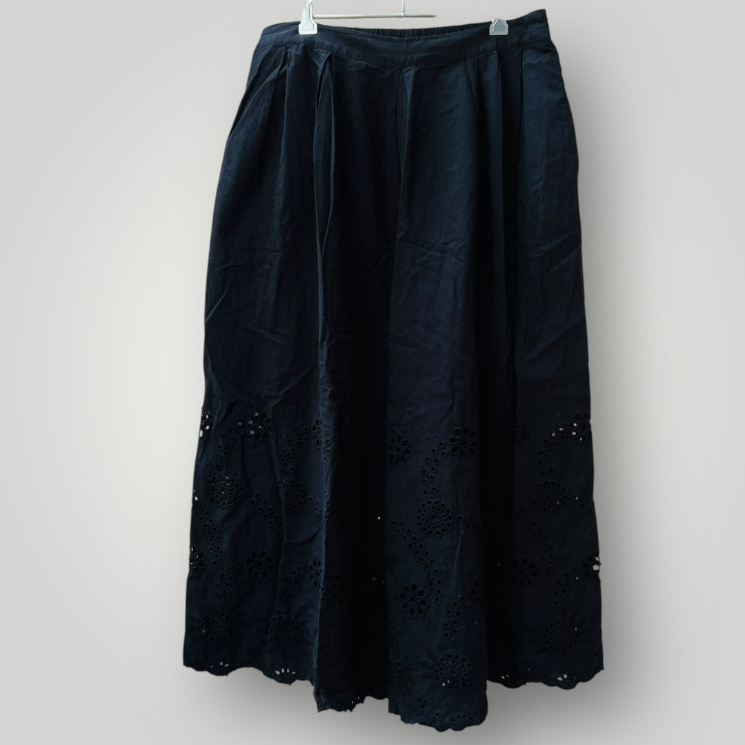 GORMAN / black culottes with broderie anglaise to bottom / 14 (3897373637521380259)