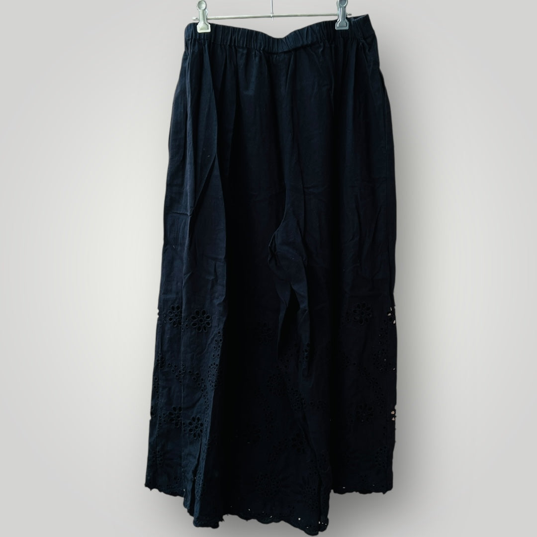 GORMAN / black culottes with broderie anglaise to bottom / 14 (3897373639034841154)