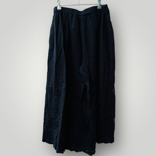GORMAN / black culottes with broderie anglaise to bottom / 14 (3897373639034841154)