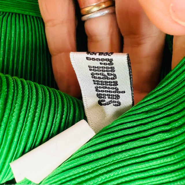 JACQUI FERNANDES / pleats please folded kelly green top / one size (3897916306893237451)