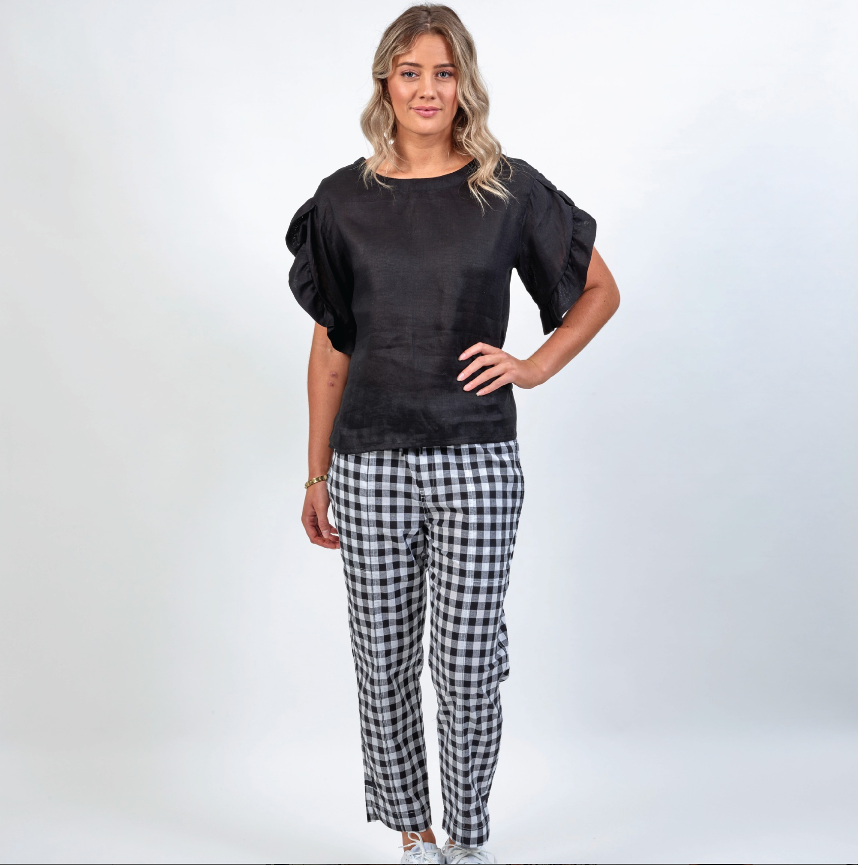 KNEWE LABEL / 'fultter' linen top with ruffles / black / 18 (3898000191428655001)