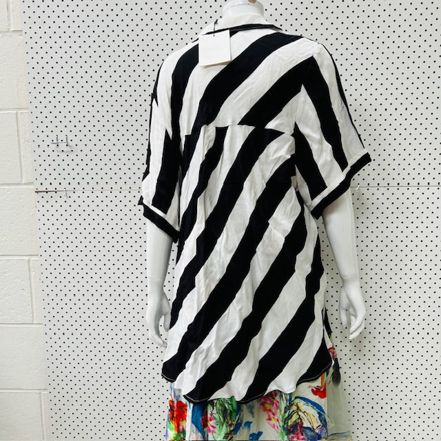 Dissh / Carlie White / Black Vacation Shirt / 14 / new with tags (3899540124890830656)