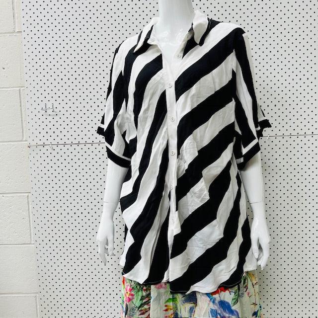 Dissh / Carlie White / Black Vacation Shirt / 14 / new with tags (3899540126465772593)