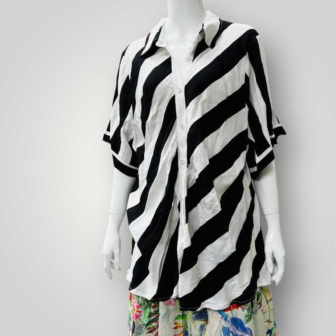 Dissh / Carlie White / Black Vacation Shirt / 14 / new with tags (3899543483717211903)