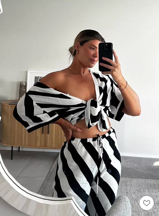 Dissh / Carlie White / Black Vacation Shirt / 14 / new with tags (3899698744060594100)