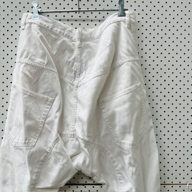 BASSIKE / low slung white jeans / 30 / made in japan (3899707995950557254)