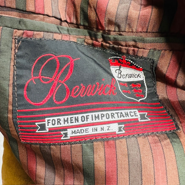 1960s vintage / brown velvet / smoking jacket / 'berwick' / s/m (3899807697354535509)