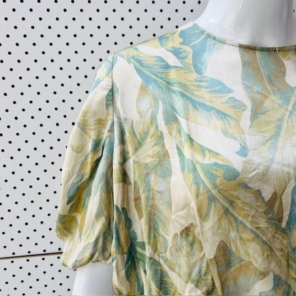 Veronika Maine / green Whispering Palms satin 3/4 sleeve top / 10 (3900753535806317276)