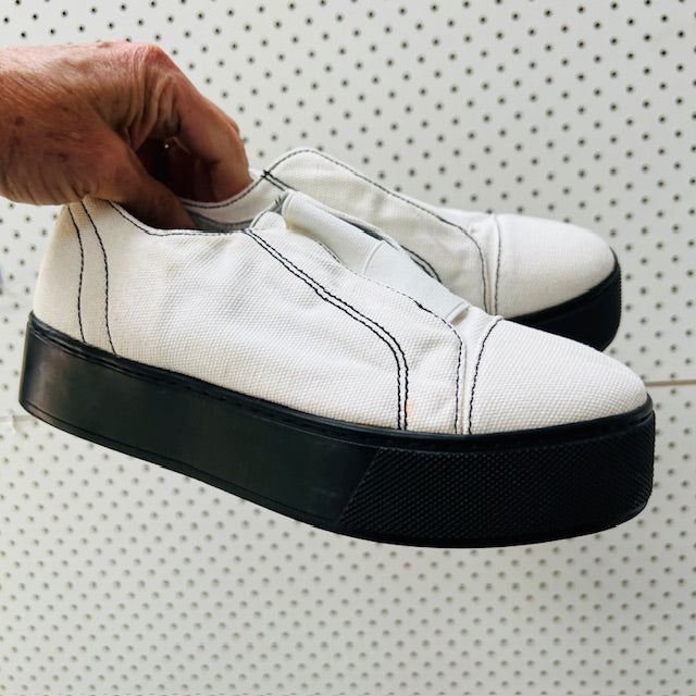 MOOCHI / white canvas platform slip-on sneakers / 37 (3900753631427810278)