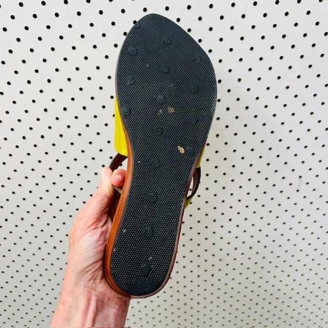 chartreuse / leather sandals / MARCEL FRANCE / 40 (3900753632904038475)