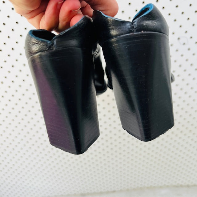 CoSTUME NATIoNAL  / leather mules / 39 (3900753681056366196)