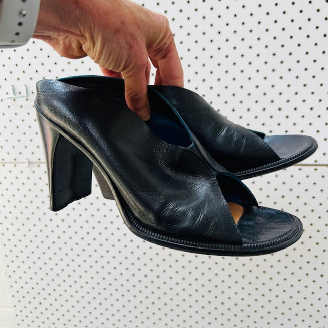 CoSTUME NATIoNAL  / leather mules / 39 (3900753687849502762)