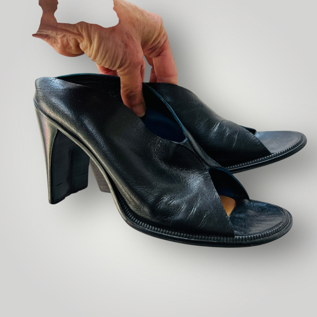 CoSTUME NATIoNAL  / leather mules / 39 (3900753914746696298)