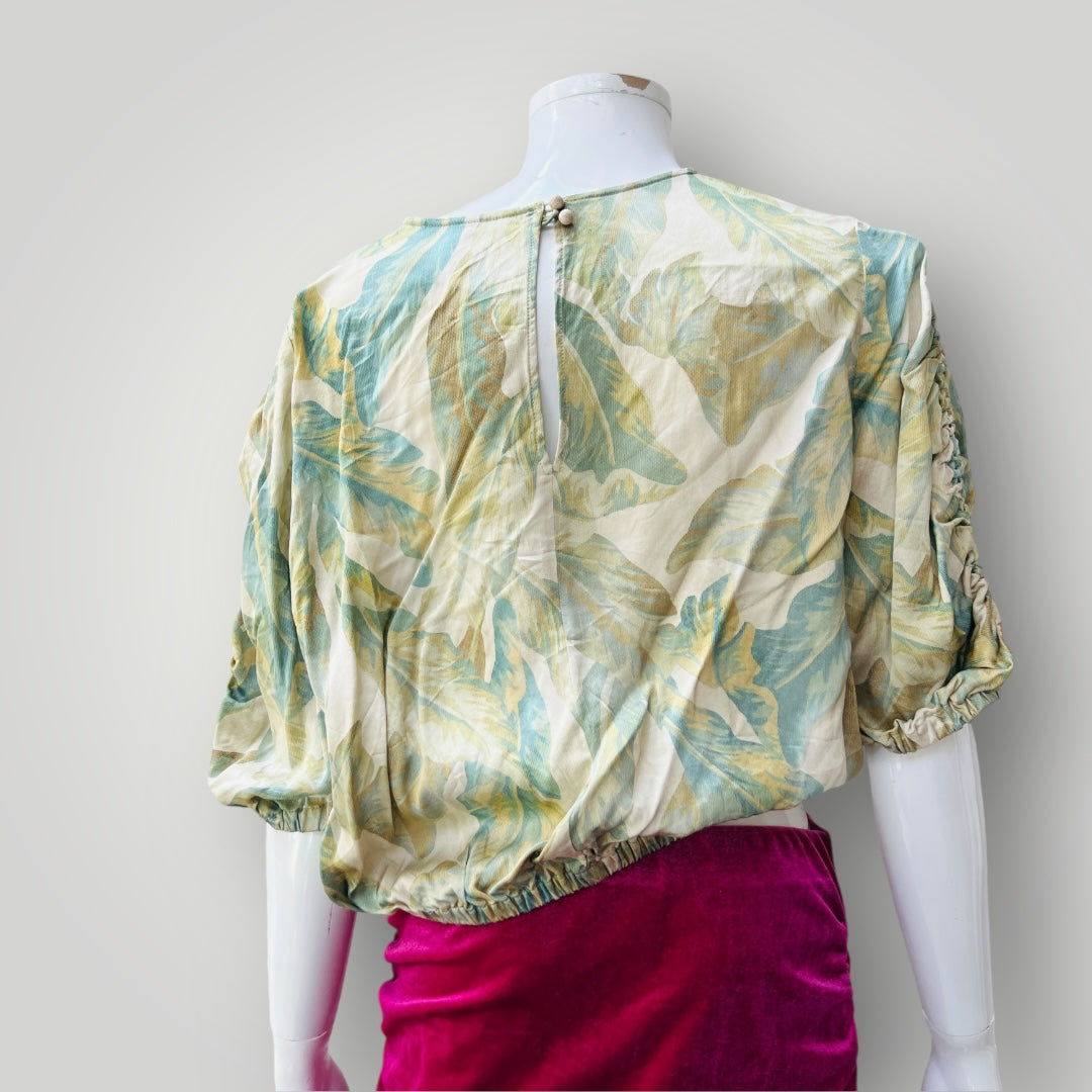 Veronika Maine / green Whispering Palms satin 3/4 sleeve top / 10 (3900753967985506893)