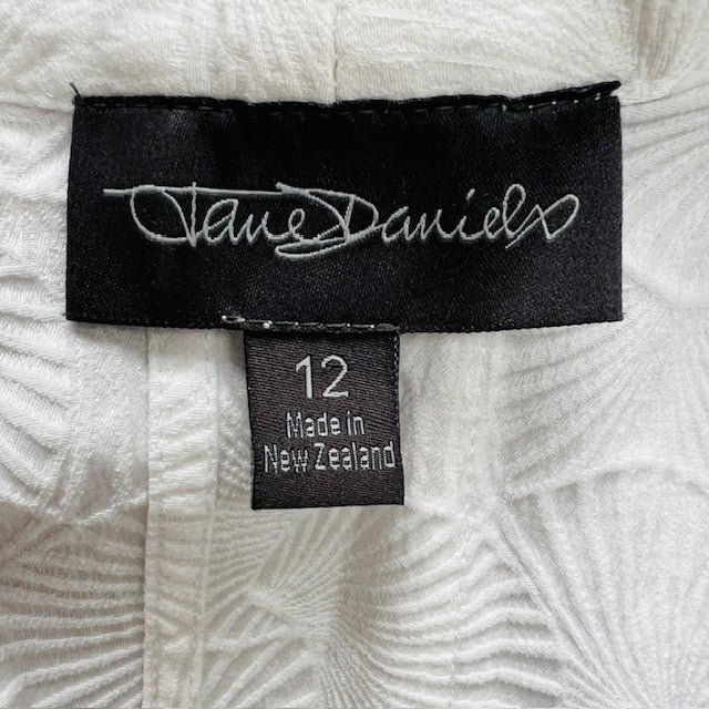 JANE DANIELS / white cotton jacket / 12 / made in nz (3906272959477956634)