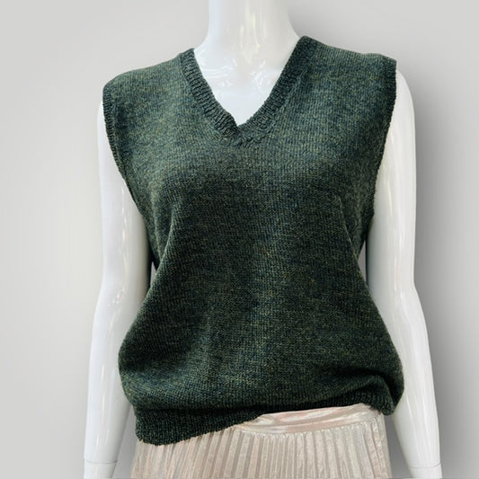 hand knitted / green wool vest / s (3906301805465139928)
