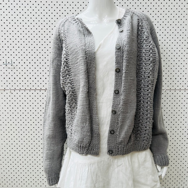 hand kintted / light grey wool cardigan / L (3906717036991485797)