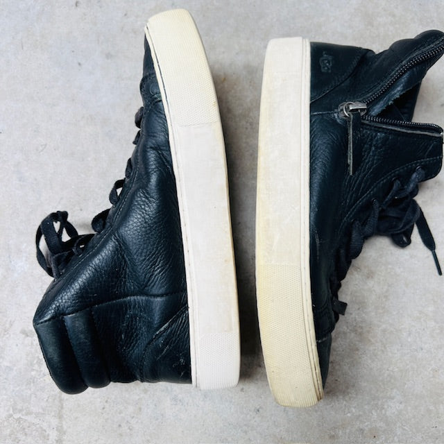 UGG / olli high top sneakers in black leather / 39 (3906882886989586392)