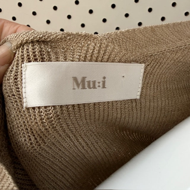 MU:I korea / v neck top / s (3909214255834348395)