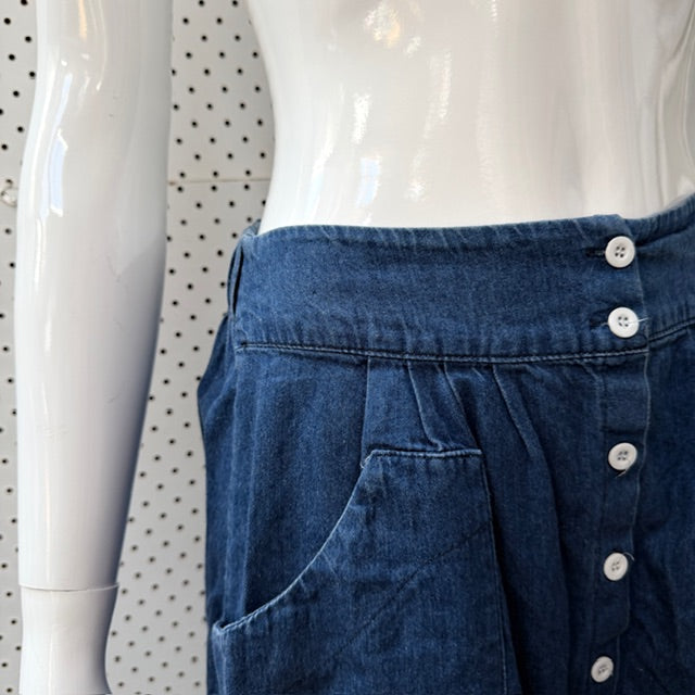 denim / a line skirt with white button up front / s (3909214278194950522)