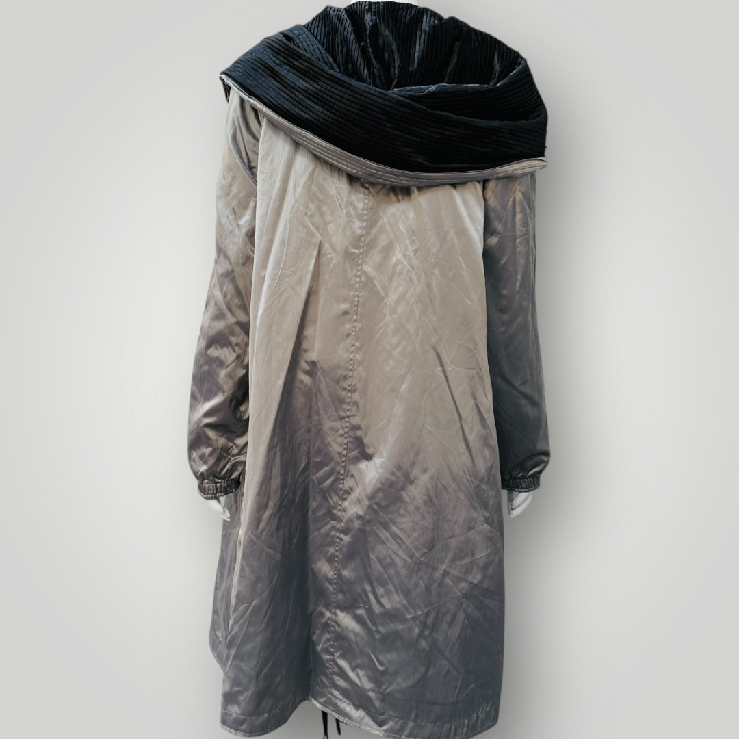 silver / black reversible coat / M (3910510472482816407)