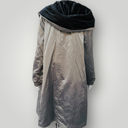 silver / black reversible coat / M (3910510472482816407)
