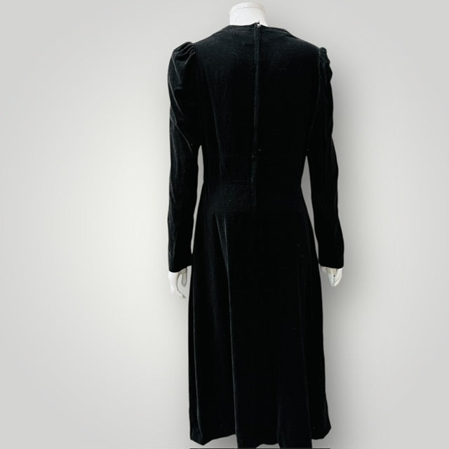 1970s nz vintage / HULLABALOO (thornton hall) / black velvet dress / s (3911741645301895768)