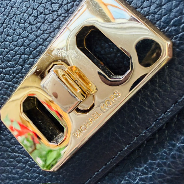 MICHAEL KORS / karsen / leather wallet with shoulder strap (3912247639716208043)