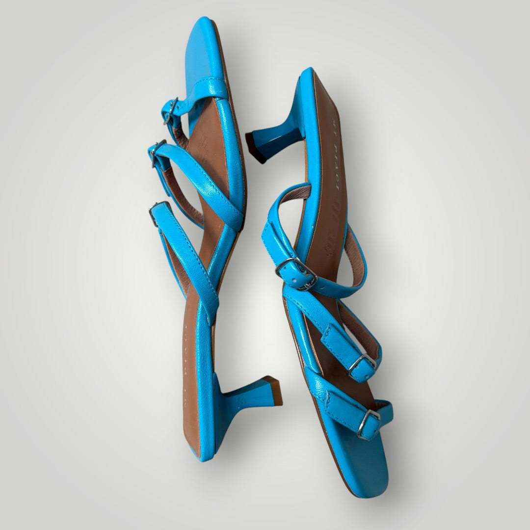 Mi Piaci / Delaney Strappy Sandal / vibrant blue leather / 40 / $260rrp (3914313918947209225)