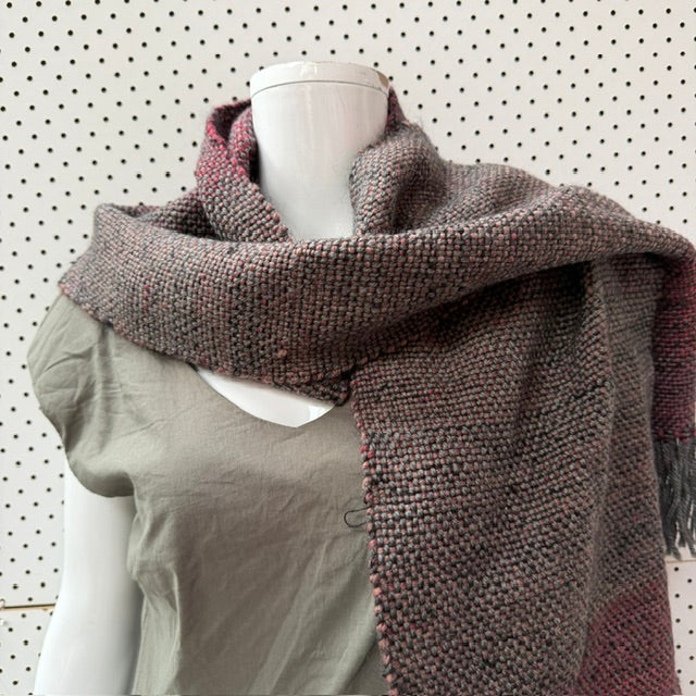 hand woven / wool scarf (3914752467597283562)