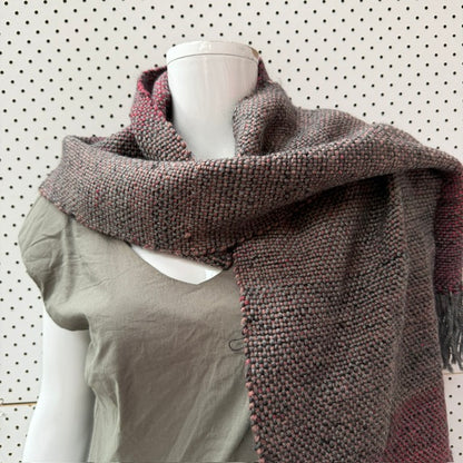 hand woven / wool scarf (3914752467597283562)