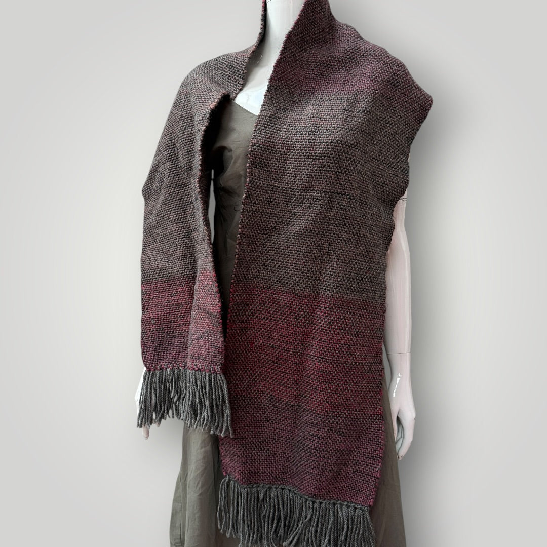 hand woven / wool scarf (3914753002567038745)