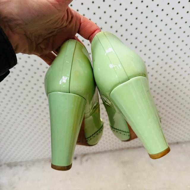 KATE SYLVESTER x G&L handmade pumps in mint green / 40 archival - Curated Vintage and Designer Clothing KATE SYLVESTER x G&L handmade pumps in mint green / 40 archival - Curated Vintage and Designer Clothing