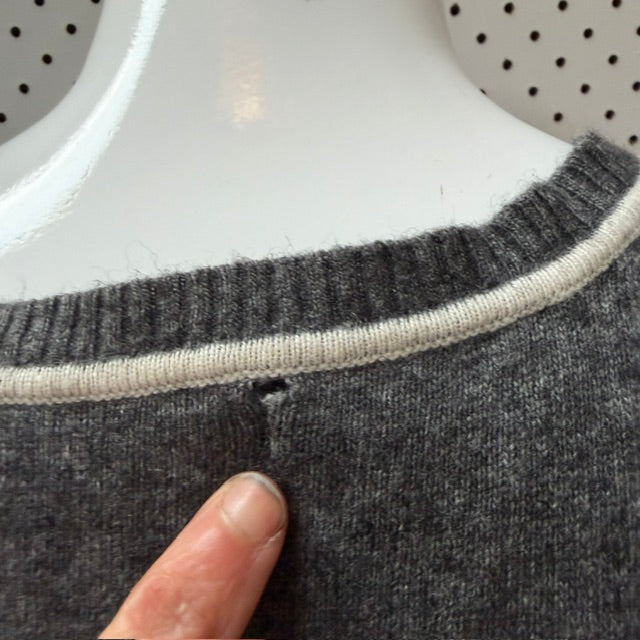 Sleeveless / charcoal grey knit / possibly cashmere / s (3915871918260999489)