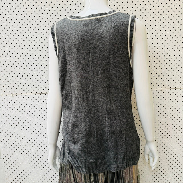 Sleeveless / charcoal grey knit / possibly cashmere / s (3915871920735483515)
