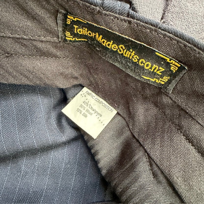 Taylormade nz / suit / wool/cashmere/silk pinstriped grey / s (3915871994476045483)