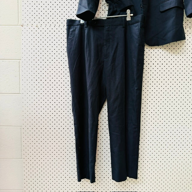 Taylormade nz / suit / wool/cashmere/silk pinstriped grey / s (3915872014192043708)