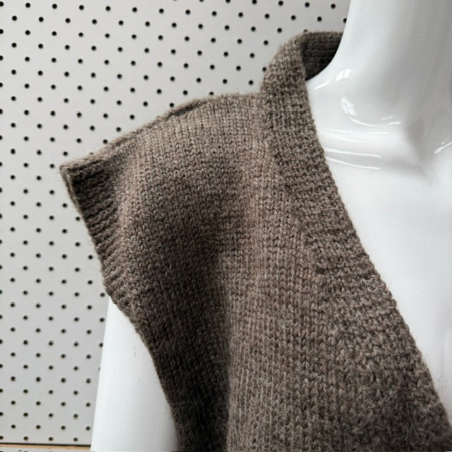 hand knitted / brown wool button up vest / m (3916143064229415208)