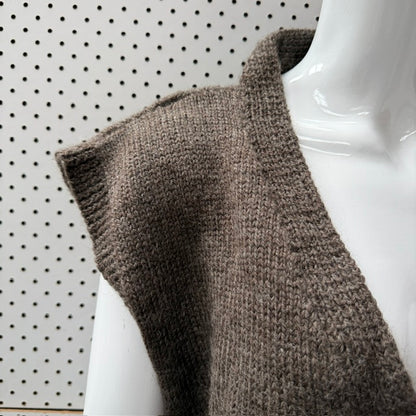 hand knitted / brown wool button up vest / m (3916143064229415208)