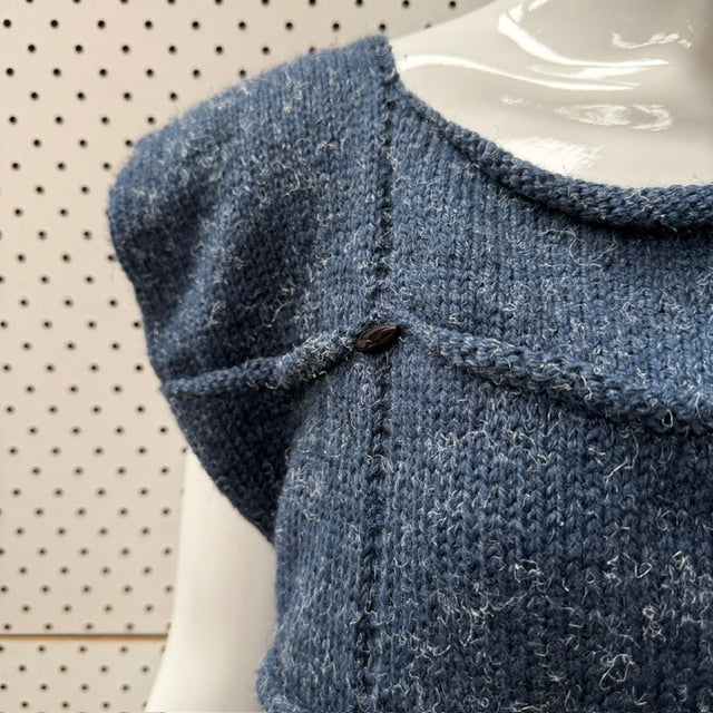 hand knitted / blue wool vest / m (3916143172065129118)