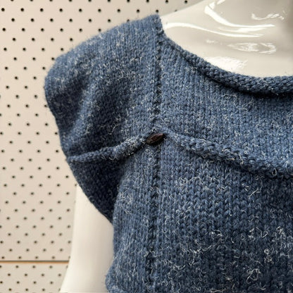 hand knitted / blue wool vest / m (3916143172065129118)