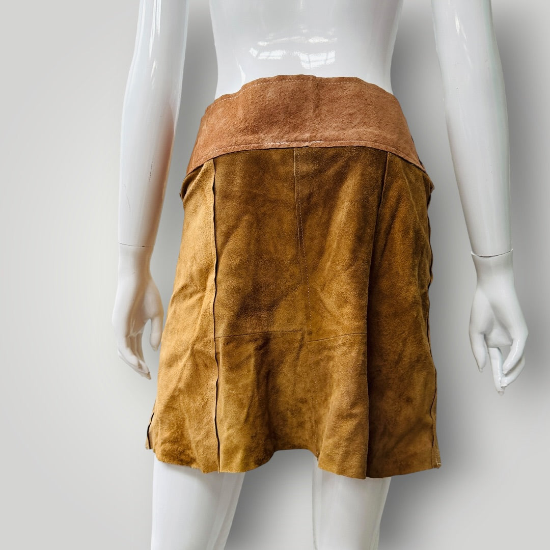 Milk It / brown suede leather mini skirt / s (3916143553670666422)