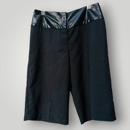 Y2k nz vintage / Natalija Kucija / black flared shorts w wide waistband / 10 (3916639654172817204)