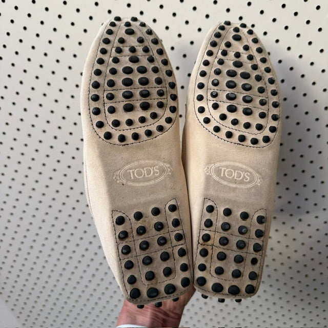 Tod's / loafers / off-white suede / 37.5 (3916725430028938963)