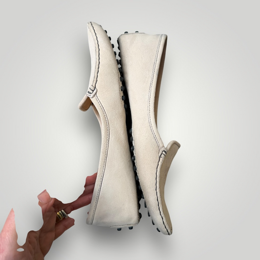 Tod's / loafers / off-white suede / 37.5 (3916732031802798355)
