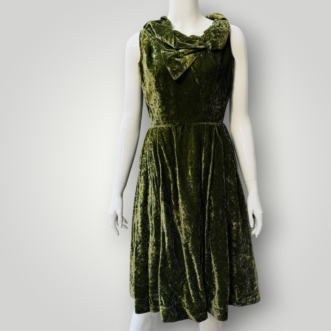 1960s vintage / sleeveless green silk velvet dress / s (3917349790374137975)