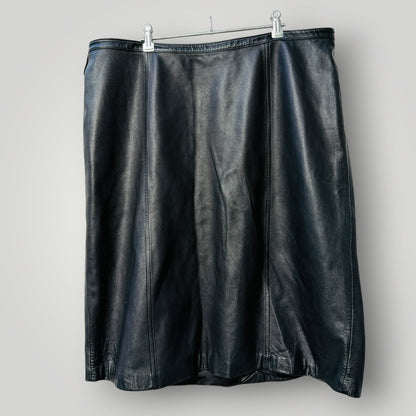 y2k vintage / MICHEL ANTONI / black leather skirt / 18 (3919664932020871275)