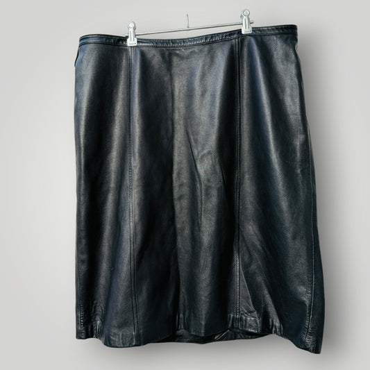 y2k vintage / MICHEL ANTONI / black leather skirt / 18 (3919664932020871275)