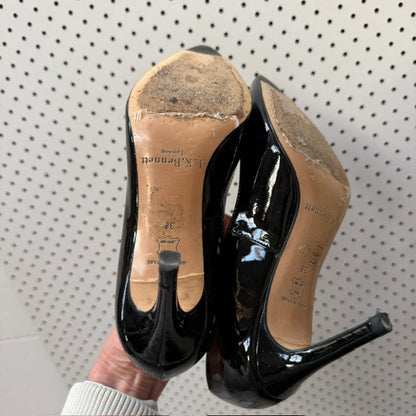 LK BENNETT / 'floret' stilettos / black patent leather / 38 (3919745888501092279)